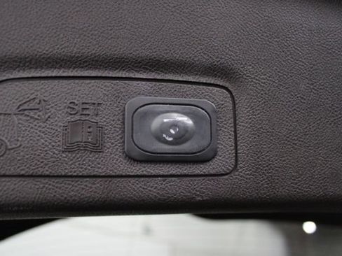 Used 2017 Lincoln MKC Reserve image 25