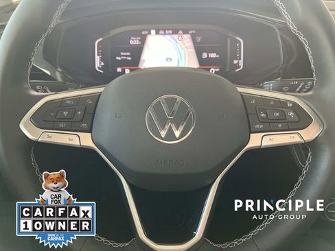 Used 2022 Volkswagen Taos SEL w/ Panoramic Sunroof Package image 17