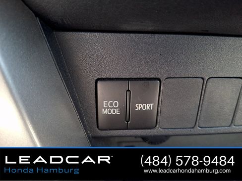 Used 2017 Toyota RAV4 XLE AWD/4WD image 25