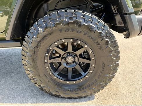Used 2024 Jeep Wrangler Unlimited Rubicon AWD/4WD image 31