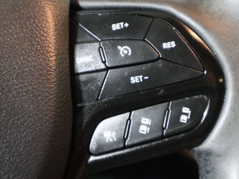 Used 2023 Jeep Cherokee Altitude Lux image 38