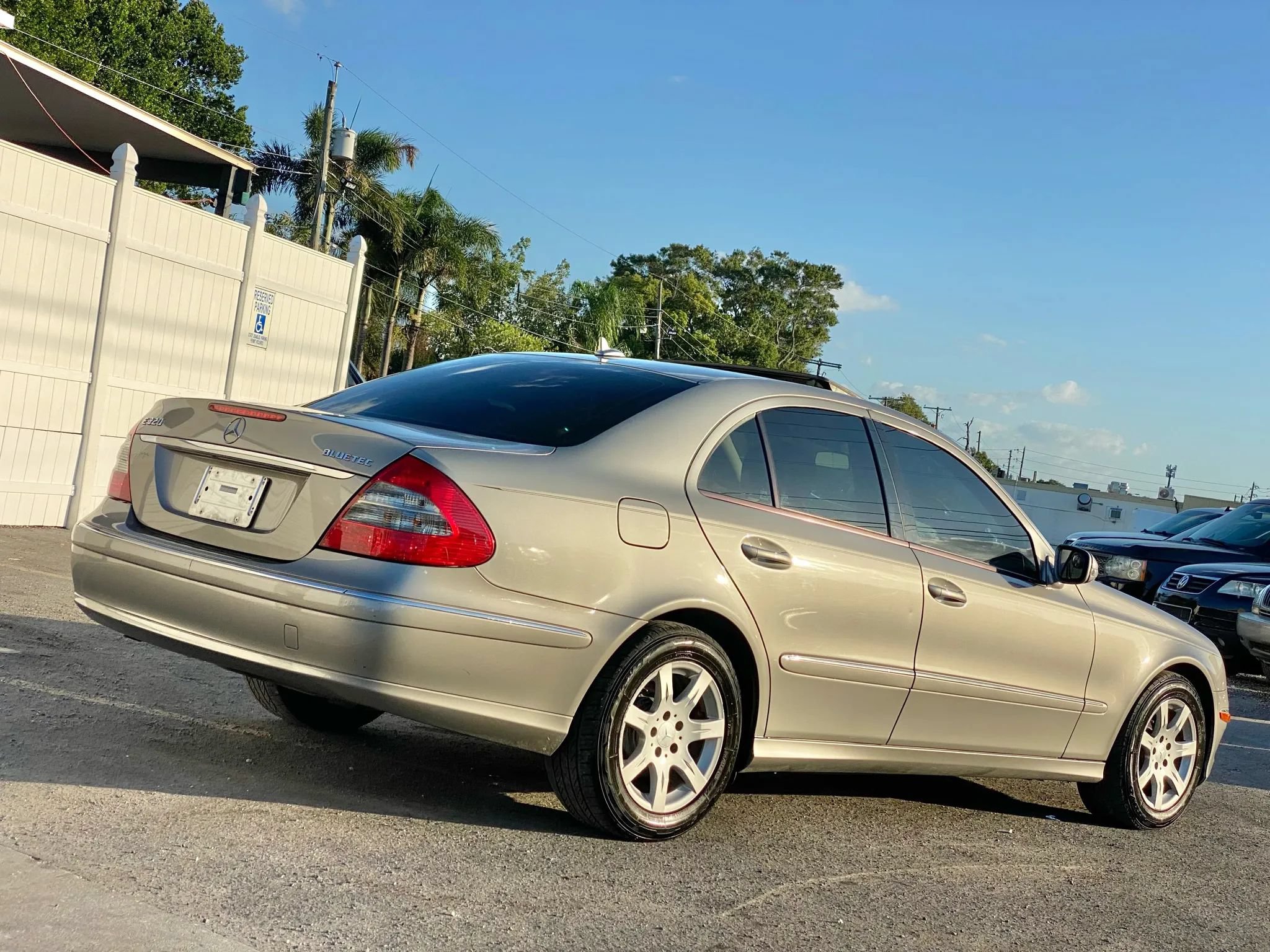Used 2008 Mercedes-Benz E 320 BlueTEC Sedan image 4