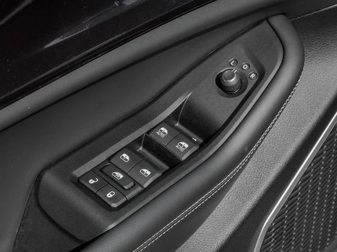 Used 2022 Jeep Grand Cherokee Laredo w/ Luxury Tech Group I image 52