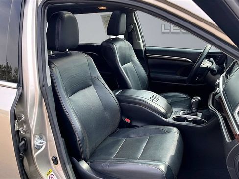Used 2015 Toyota Highlander Limited AWD/4WD image 7