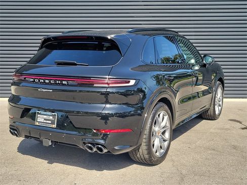 Used 2025 Porsche Cayenne image 7