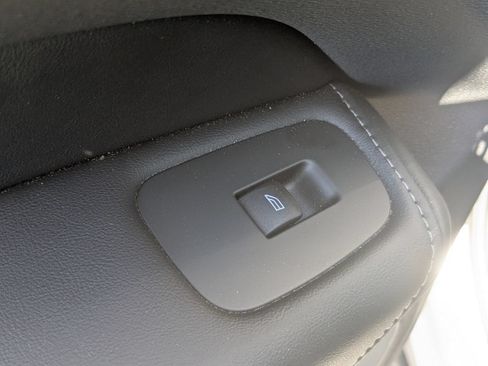 Used 2023 Volvo XC60 B5 Ultimate w/ Climate Package FWD image 31