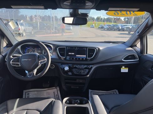 New 2026 Chrysler Pacifica Select image 12