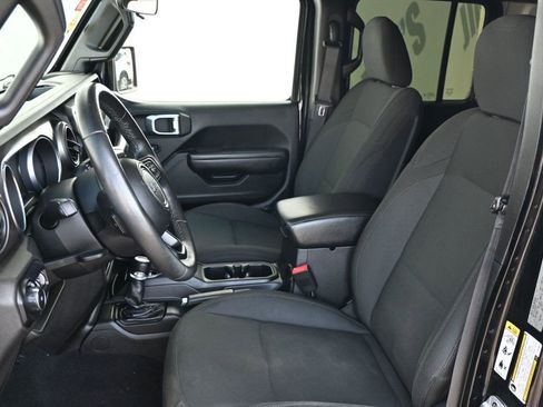 Used 2018 Jeep Wrangler Unlimited Sport S AWD/4WD image 17