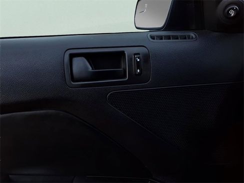 Used 2013 Ford Mustang V6 image 16