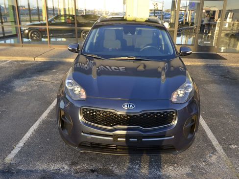 Used 2018 Kia Sportage LX w/ LX Technology Package image 4