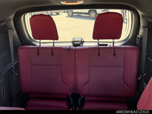 Used 2023 Lexus GX 460 Premium w/ Accessory Package image 31