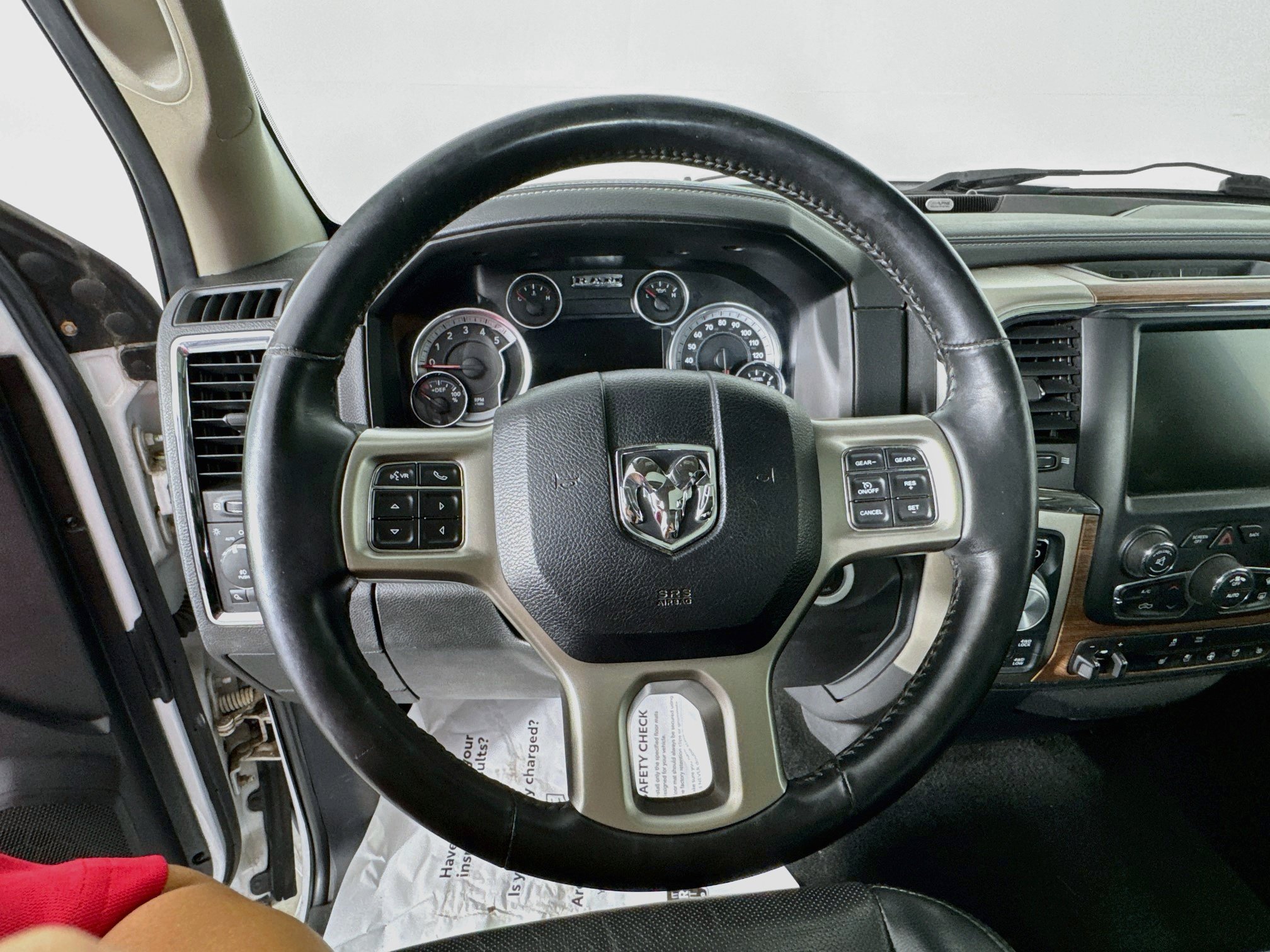 Used 2014 RAM 1500 Laramie w/ Convenience Group AWD/4WD image 11
