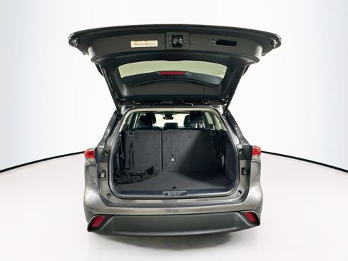 Used 2023 Toyota Highlander XLE FWD image 30
