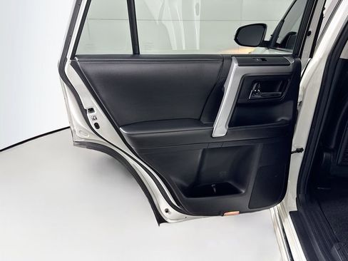 Used 2015 Toyota 4Runner SR5 image 26