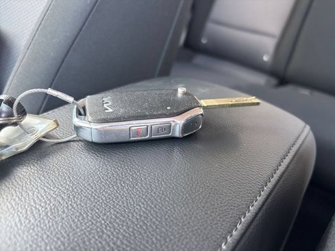 Used 2025 Kia Soul LX w/ LX Technology Package FWD image 17