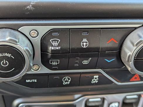 Used 2023 Jeep Gladiator Rubicon w/ Cold Weather Group AWD/4WD image 22
