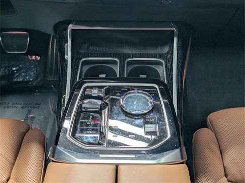 Used 2023 BMW 740i image 13