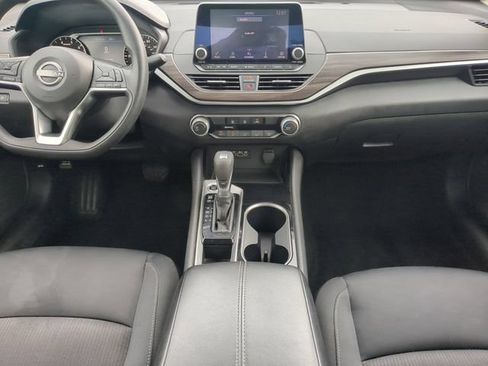 Used 2024 Nissan Altima 2.5 SV FWD image 17