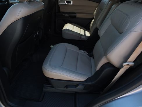 Used 2020 Ford Explorer Limited RWD image 12