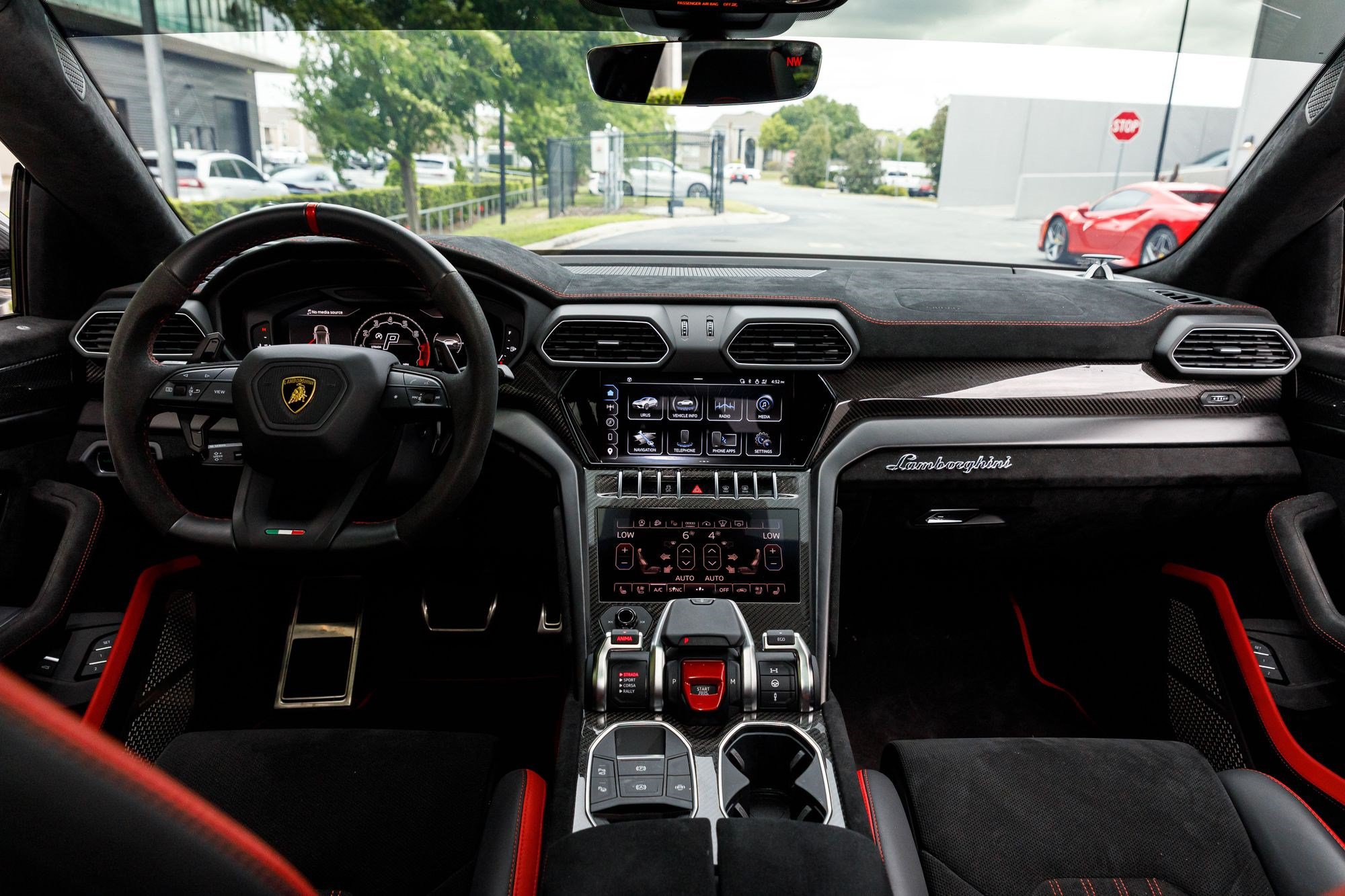 Used 2024 Lamborghini Urus Performante AWD/4WD image 18