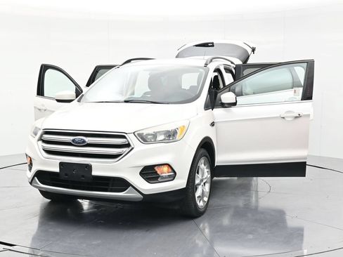 Used 2018 Ford Escape SE w/ SE Sync 3 Package AWD/4WD image 54