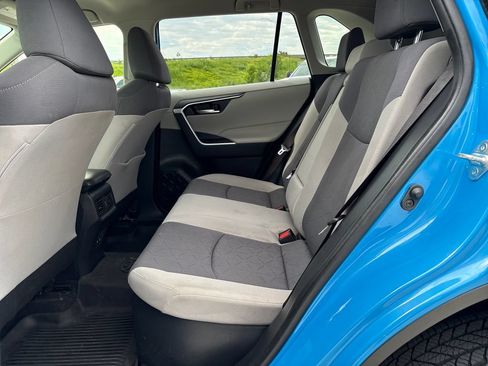 Used 2020 Toyota RAV4 XLE w/ XLE Grade Weather Package AWD/4WD image 29