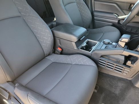 Certified 2025 Toyota Tacoma SR5 AWD/4WD image 11