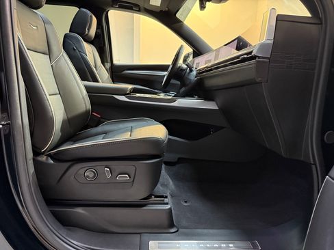 Certified 2025 Cadillac Escalade ESV Premium Luxury image 60