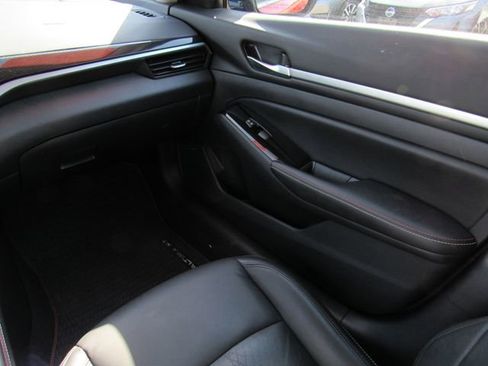 Used 2024 Nissan Altima 2.5 SR w/ SR Premium Package FWD image 16