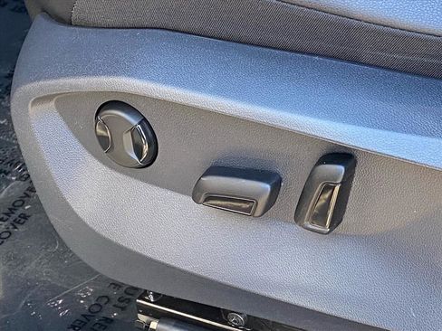 Used 2022 Volkswagen Tiguan SE w/ Panoramic Sunroof Package image 14