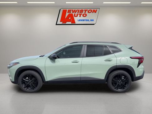 Certified 2025 Chevrolet Trax ACTIV w/ Sunroof Package FWD image 2