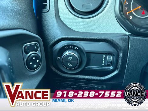 Used 2025 Jeep Gladiator Sport image 31