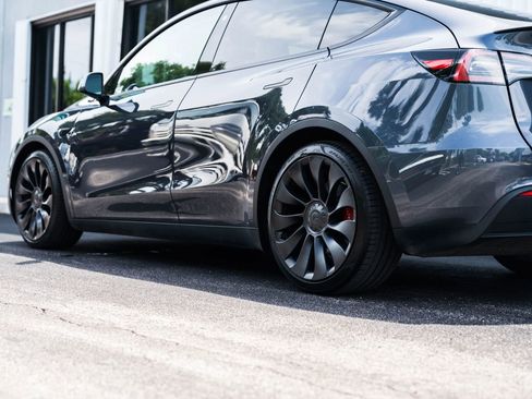 Used 2022 Tesla Model Y Performance AWD/4WD image 6