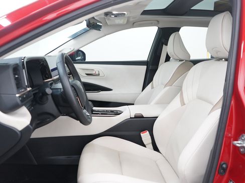 Used 2025 Toyota Crown Limited image 21