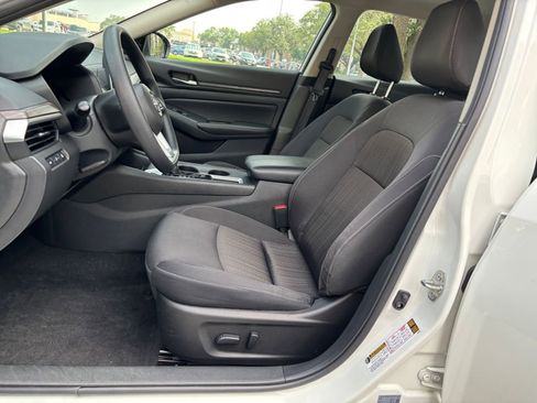 Used 2025 Nissan Altima 2.5 SV FWD image 22