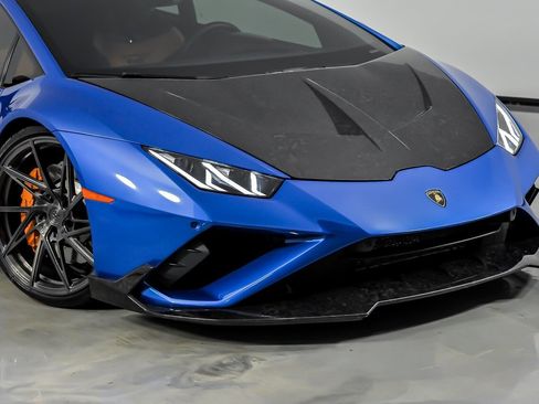 Used 2020 Lamborghini Huracan EVO RWD image 2