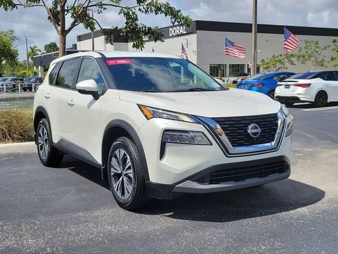 Used 2022 Nissan Rogue SV FWD image 3