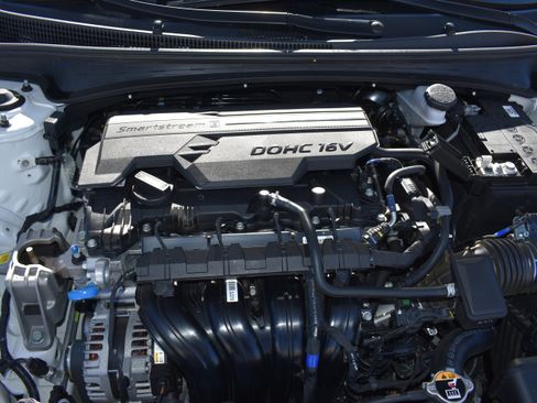 Used 2025 Hyundai Elantra SEL image 35