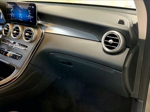 Used 2021 Mercedes-Benz GLC 300 4MATIC image 19