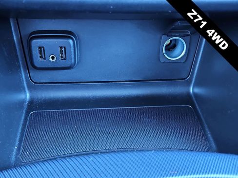 Used 2022 Chevrolet Colorado Z71 AWD/4WD image 29