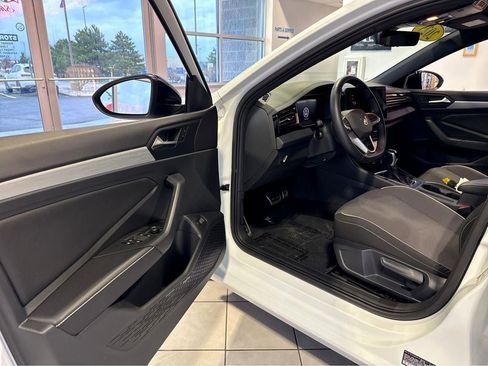 Used 2025 Volkswagen Jetta Sport FWD image 15