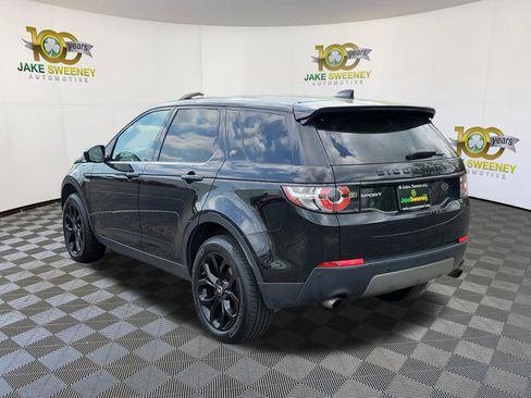 Used 2017 Land Rover Discovery Sport SE image 4