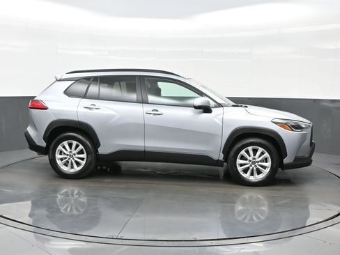 Used 2024 Toyota Corolla Cross LE image 7