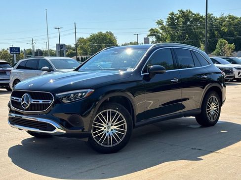Used 2025 Mercedes-Benz GLC 300 4MATIC image 6