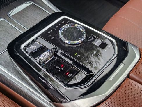 Used 2023 BMW 740i RWD image 16