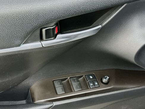 Used 2021 Toyota Camry SE FWD image 15