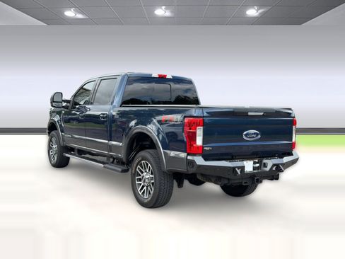 Used 2018 Ford F250 Lariat w/ Lariat Value Package AWD/4WD image 3