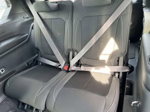 New 2025 Jeep Grand Cherokee L Laredo image 18