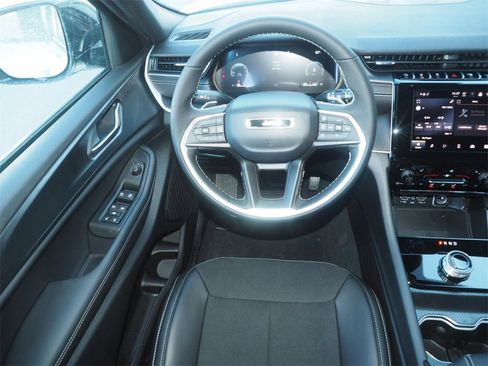 New 2025 Jeep Grand Cherokee L Laredo image 13