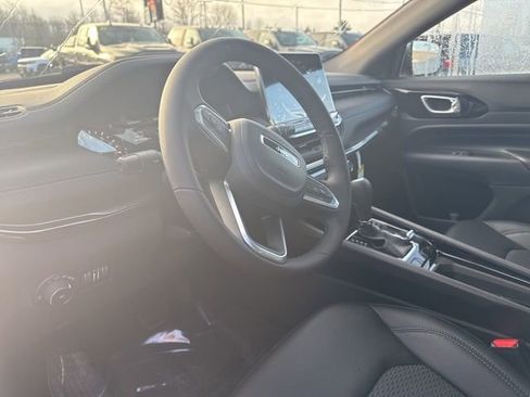 New 2026 Jeep Compass Latitude image 16